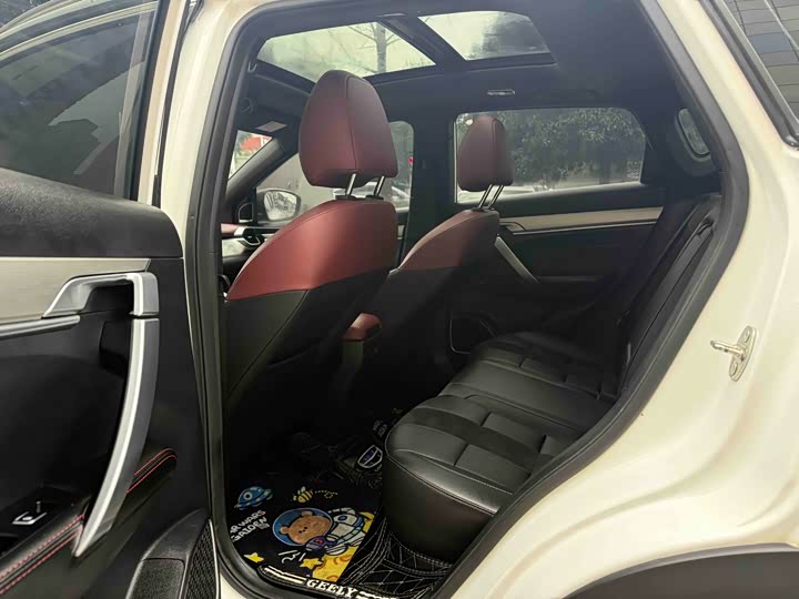 Фото 7 - Geely Coolray