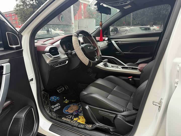 Фото 8 - Geely Coolray