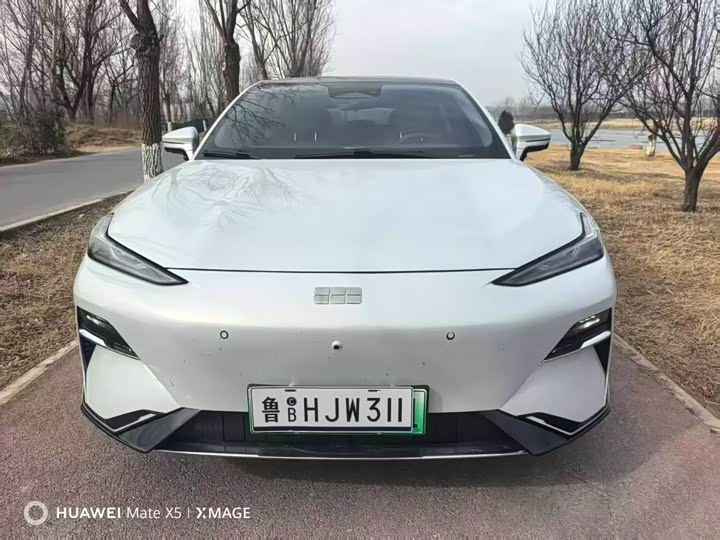 Фото 2 - Geely Galaxy E8