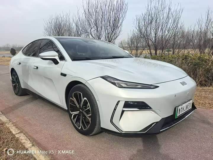 Фото 3 - Geely Galaxy E8