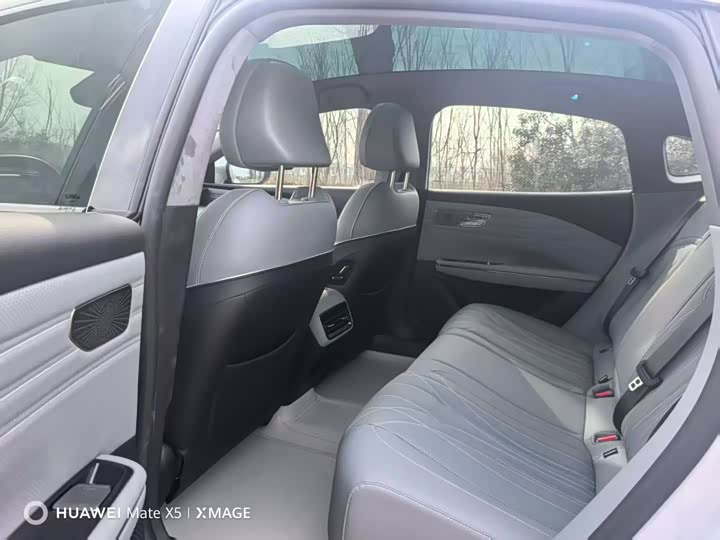 Фото 4 - Geely Galaxy E8