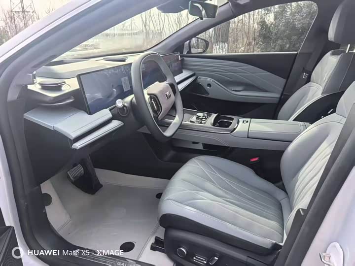 Фото 6 - Geely Galaxy E8