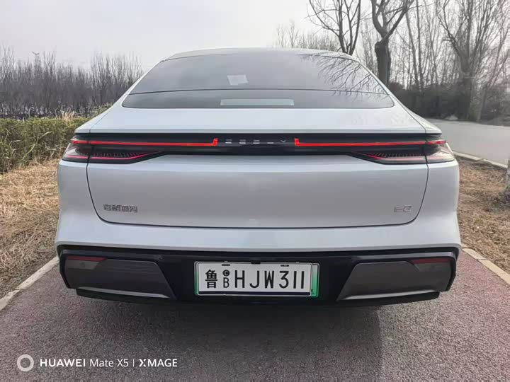 Фото 8 - Geely Galaxy E8