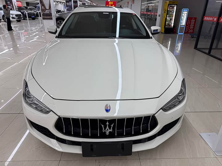 Фото 1 - Maserati Ghibli