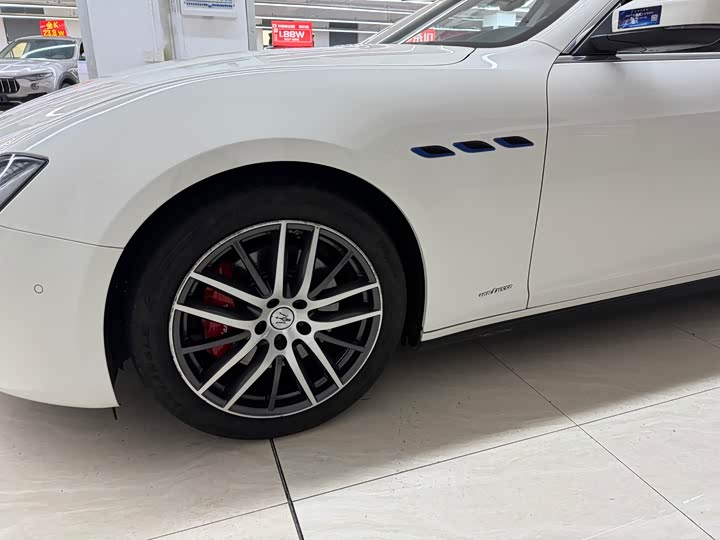 Фото 3 - Maserati Ghibli