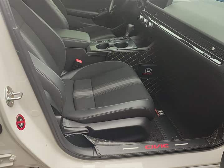 Фото 8 - Honda Civic