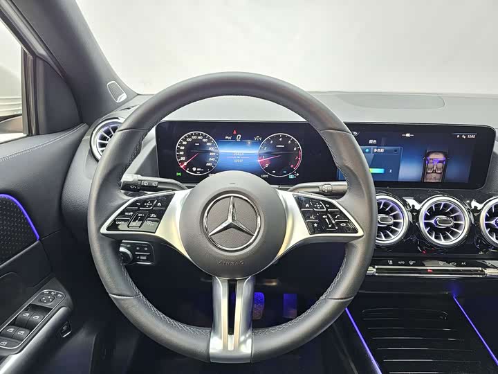 Photo 8 - Mercedes-Benz GLA-Class