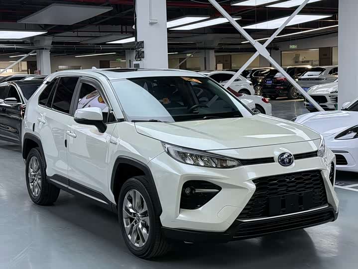 Photo 3 - Toyota Wildlander