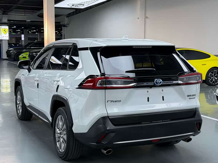 Photo 4 - Toyota Wildlander