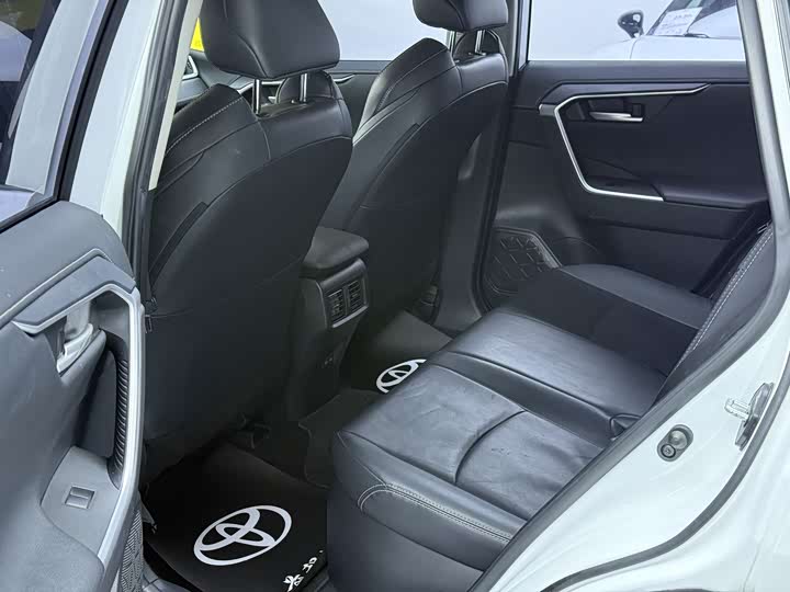 Photo 9 - Toyota Wildlander