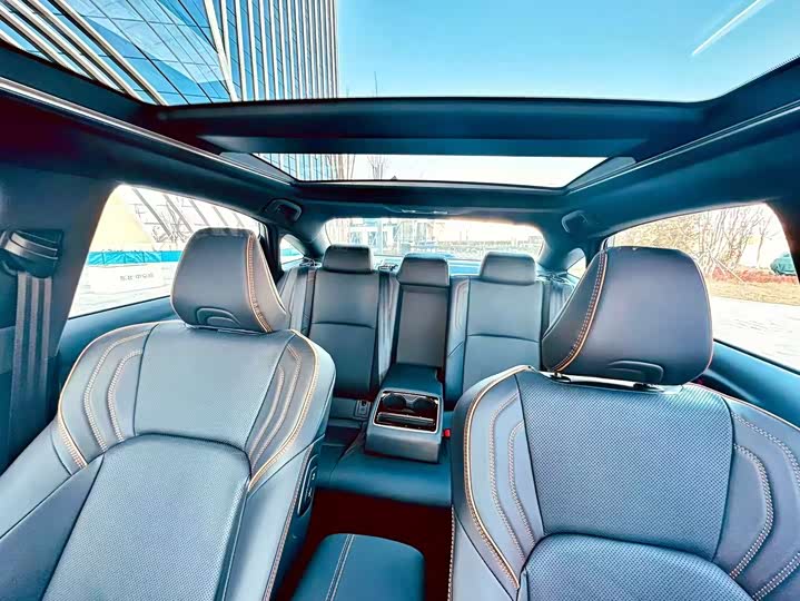 Photo 9 - Toyota Avalon