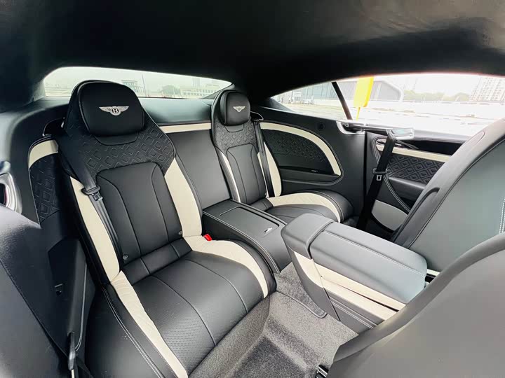 Фото 7 - Bentley Continental GT