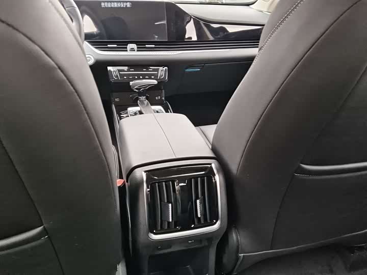 Фото 7 - Bestune B70