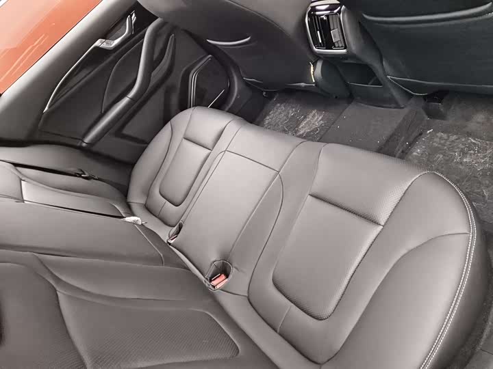 Фото 9 - Bestune B70