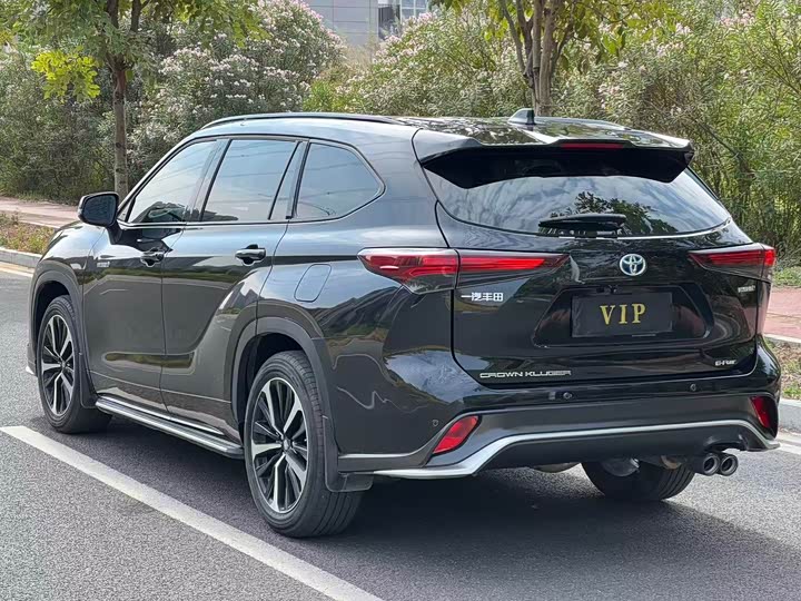 Фото 4 - Toyota Crown Kluger