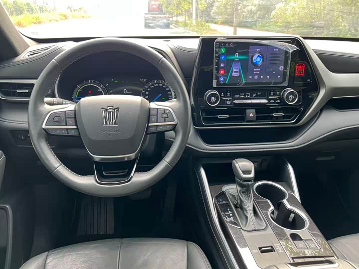 Фото 9 - Toyota Crown Kluger