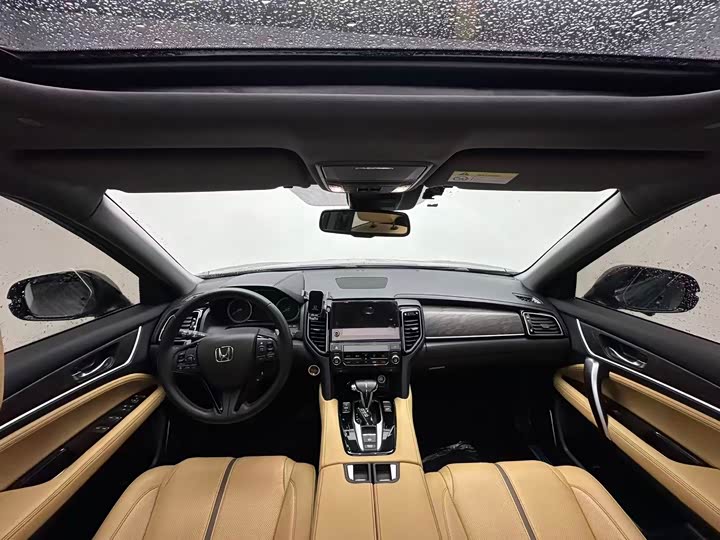 Фото 8 - Honda UR-V