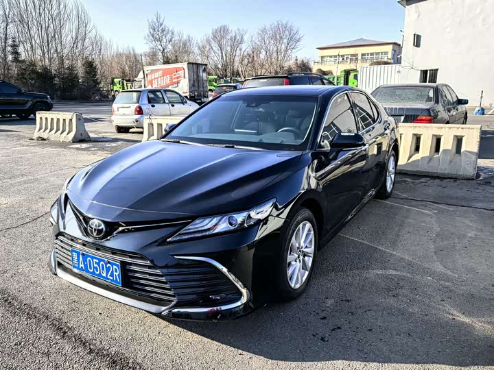 Фото 2 - Toyota Camry