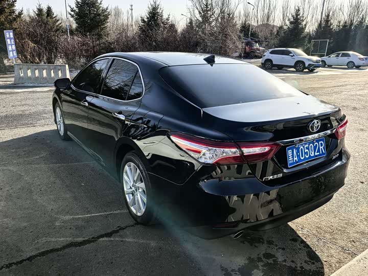 Фото 3 - Toyota Camry