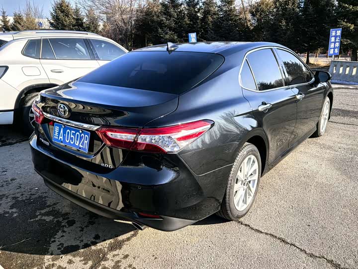 Фото 4 - Toyota Camry