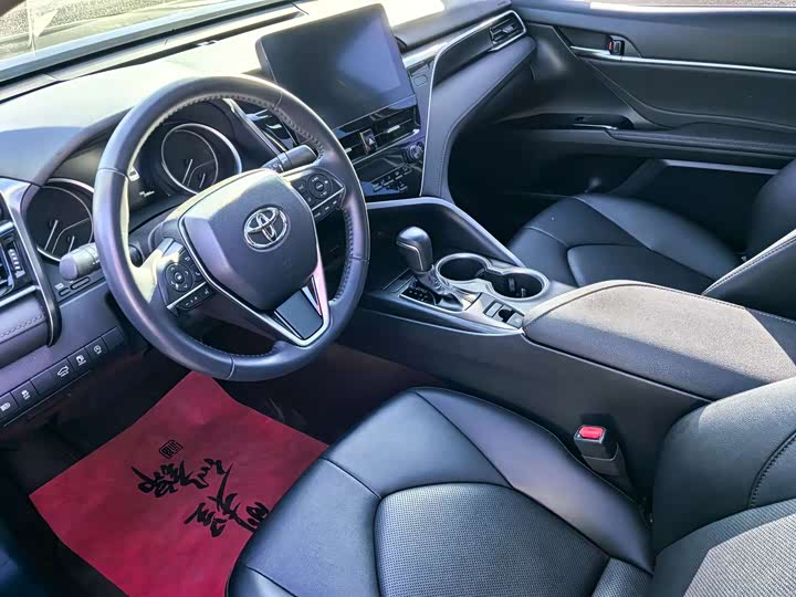 Фото 5 - Toyota Camry