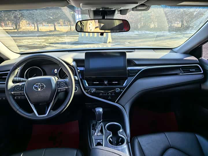 Фото 7 - Toyota Camry