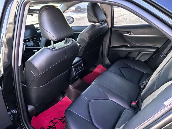 Фото 8 - Toyota Camry