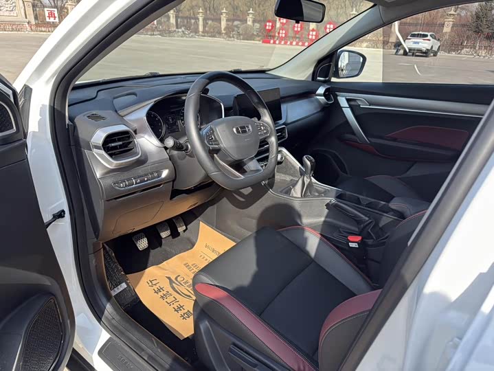 Фото 7 - Geely Coolray