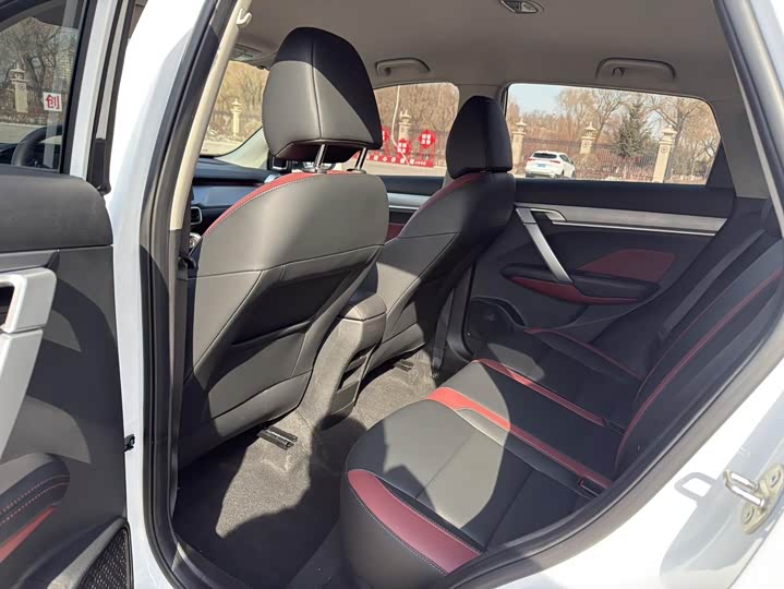 Фото 9 - Geely Coolray