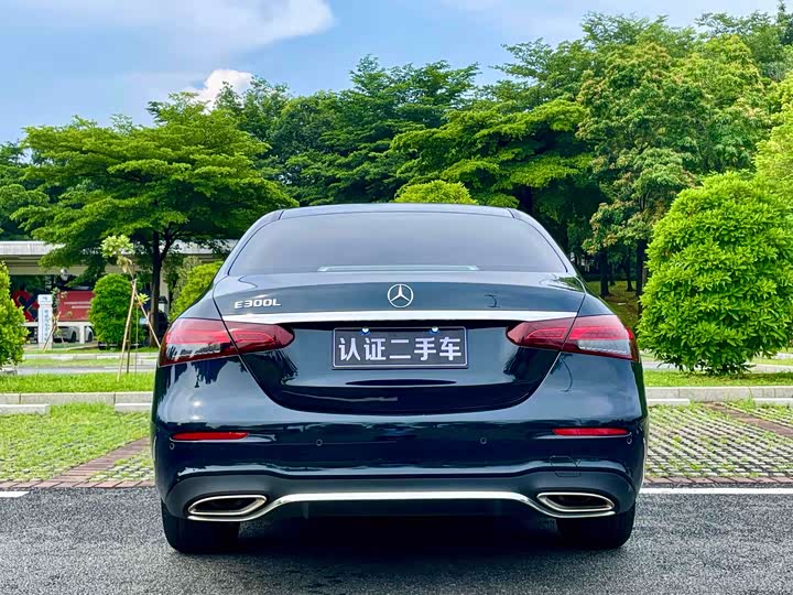 Фото 3 - Mercedes-Benz E-Class