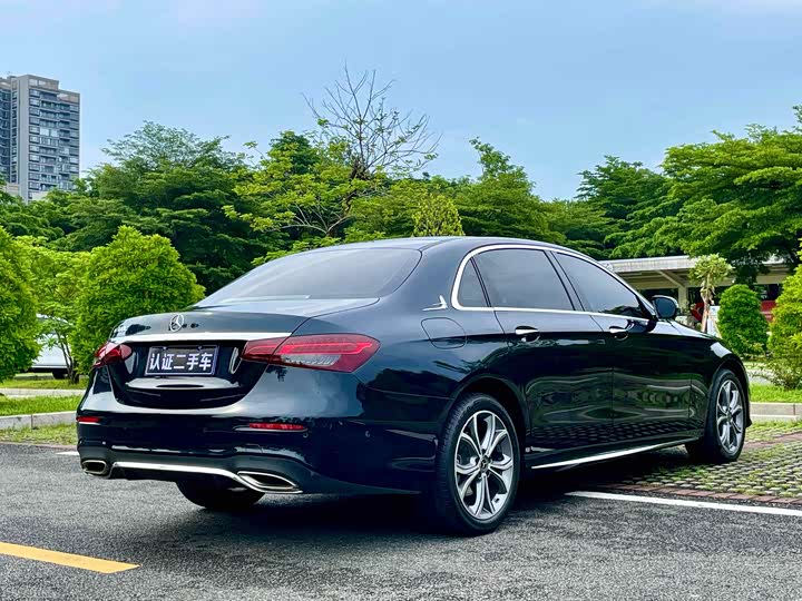 Фото 4 - Mercedes-Benz E-Class