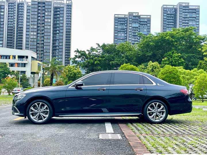 Фото 5 - Mercedes-Benz E-Class
