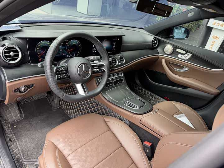Фото 8 - Mercedes-Benz E-Class