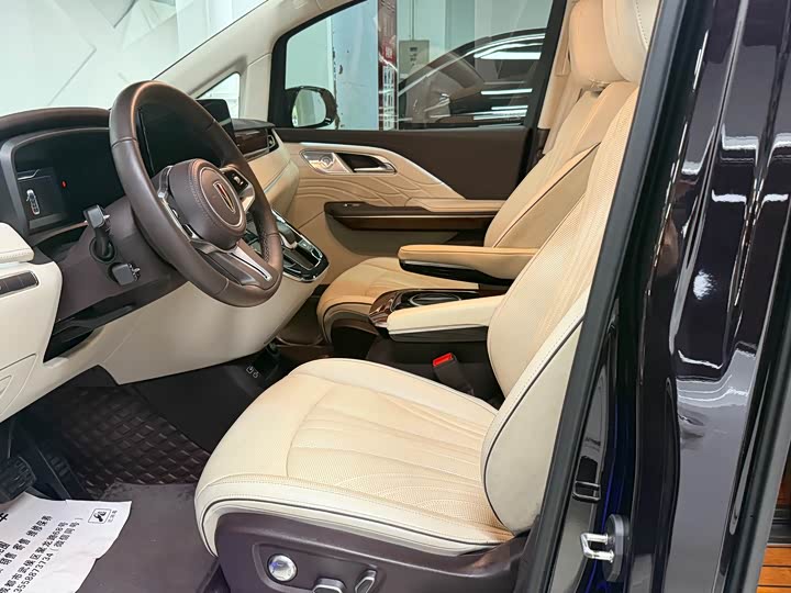 Фото 2 - Hongqi HQ9