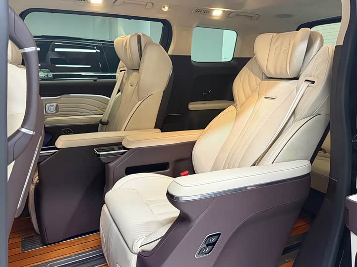 Фото 3 - Hongqi HQ9