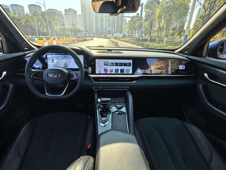 Фото 6 - Geely Monjaro