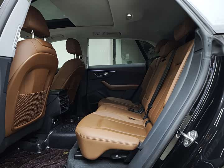 Фото 9 - Audi Q8