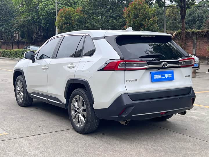 Фото 7 - Toyota Wildlander