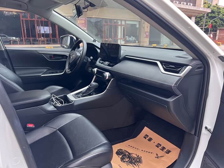 Фото 8 - Toyota Wildlander