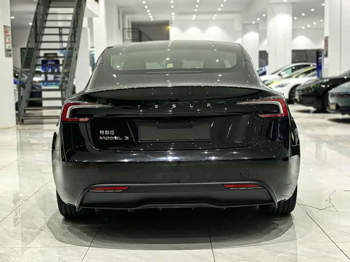 Фото 5 - Tesla Model 3