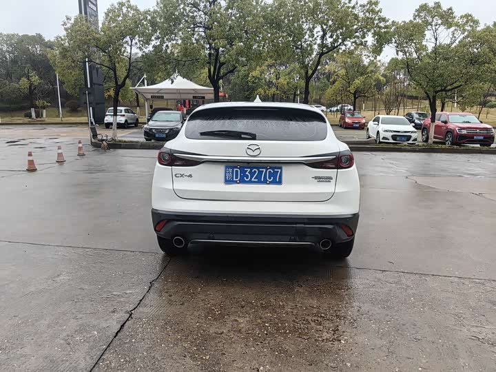 Photo 5 - Mazda CX-4