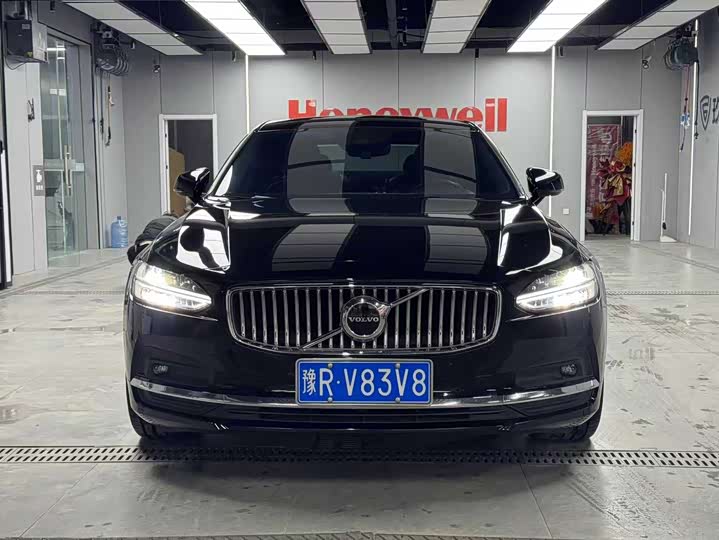 Фото 3 - Volvo S90