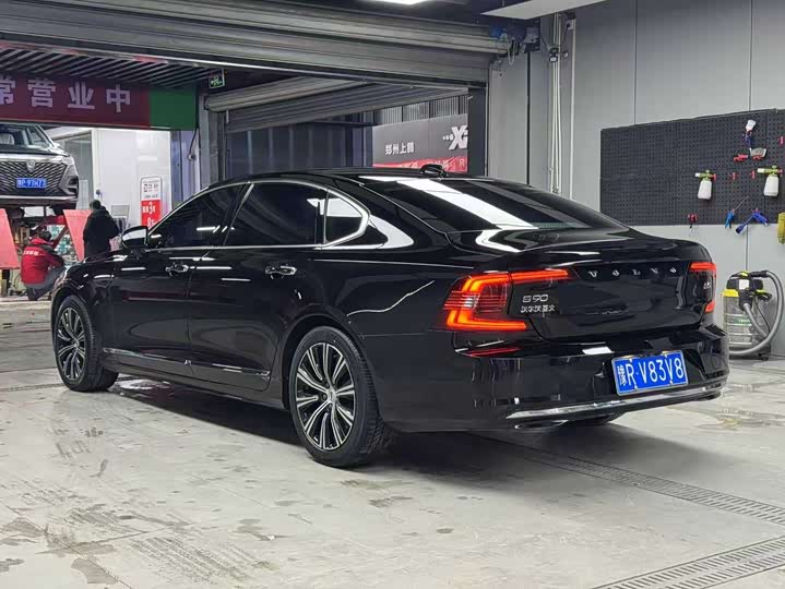 Фото 6 - Volvo S90
