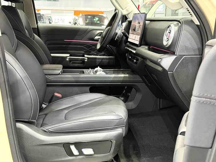 Фото 5 - Tank 300