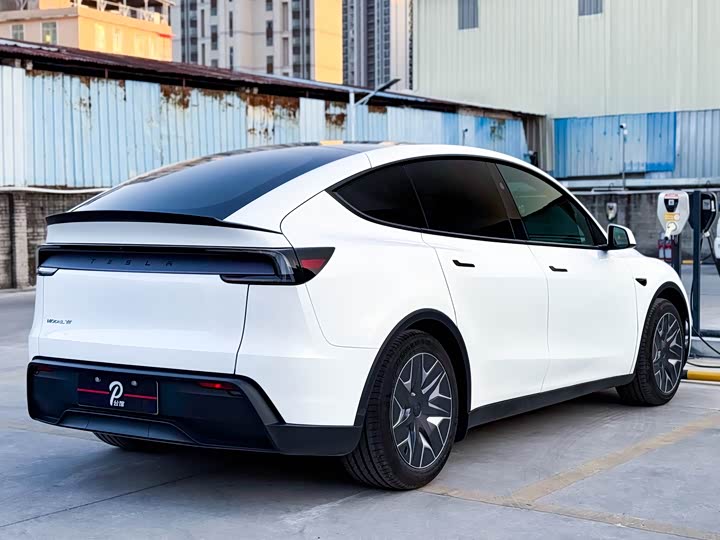 Фото 6 - Tesla Model Y