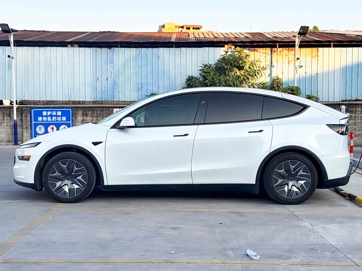 Фото 9 - Tesla Model Y