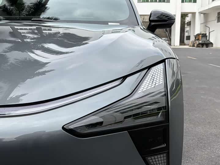 Photo 3 - Geely Jiyue 01