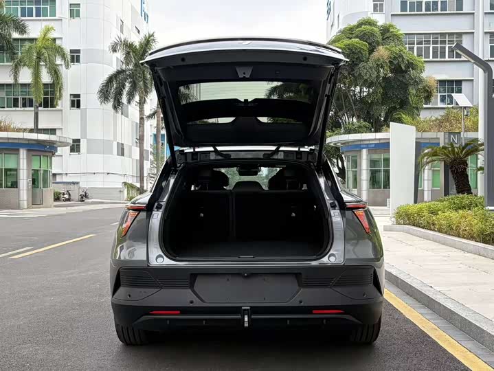 Photo 7 - Geely Jiyue 01