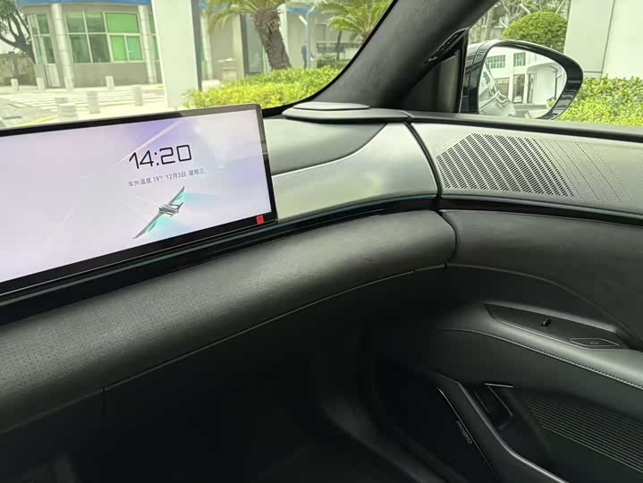 Photo 8 - Geely Jiyue 01