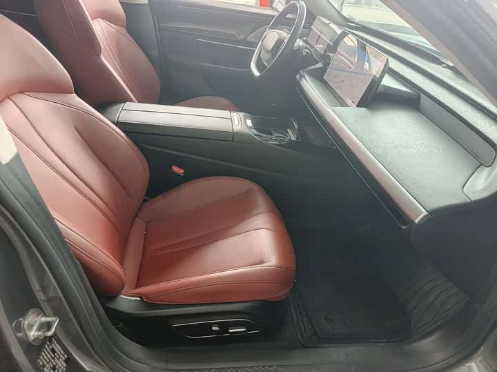 Фото 9 - XPeng P7